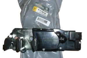 ZAMEK KLAPY BAGAŻNIKA RENAULT 905700008R