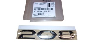 Emblemat Peugeot 208 II Tył 98284028DX Nowy Oryginał OE