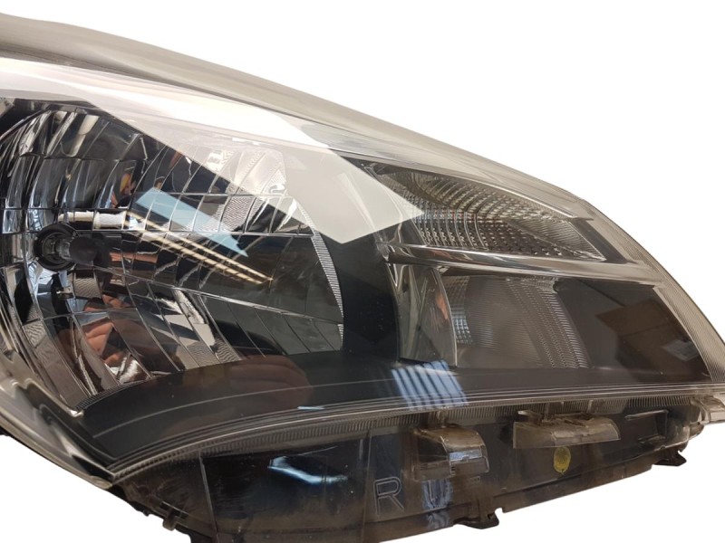 Reflektor Prawy Toyota Yaris III Lift H7 Oryginał OE 2014-2017