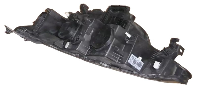 REFLEKTOR PRAWY PRZOD RENAULT MEGANE IV 260106827R