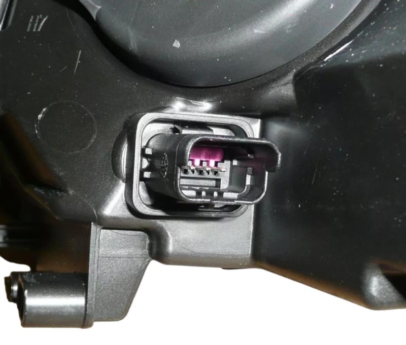 REFLEKTOR PRAWY PRZÓD RENAULT MEGANE III 260100923R ORYG NOWY IDEALPARTS.PL
