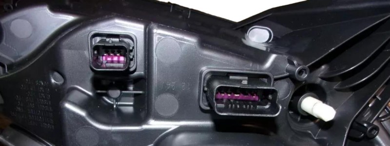 REFLEKTOR LEWY PRZOD RENAULT SCENIC III 260607853R IDEALPARTS.PL