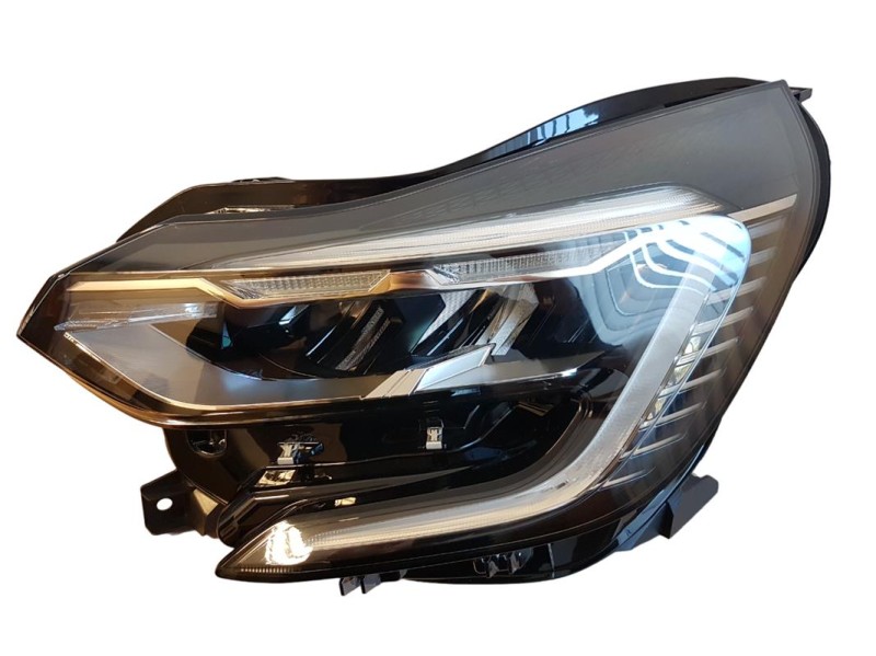REFLEKTOR LEWY PRZÓD RENAULT CAPTUR 260600666R